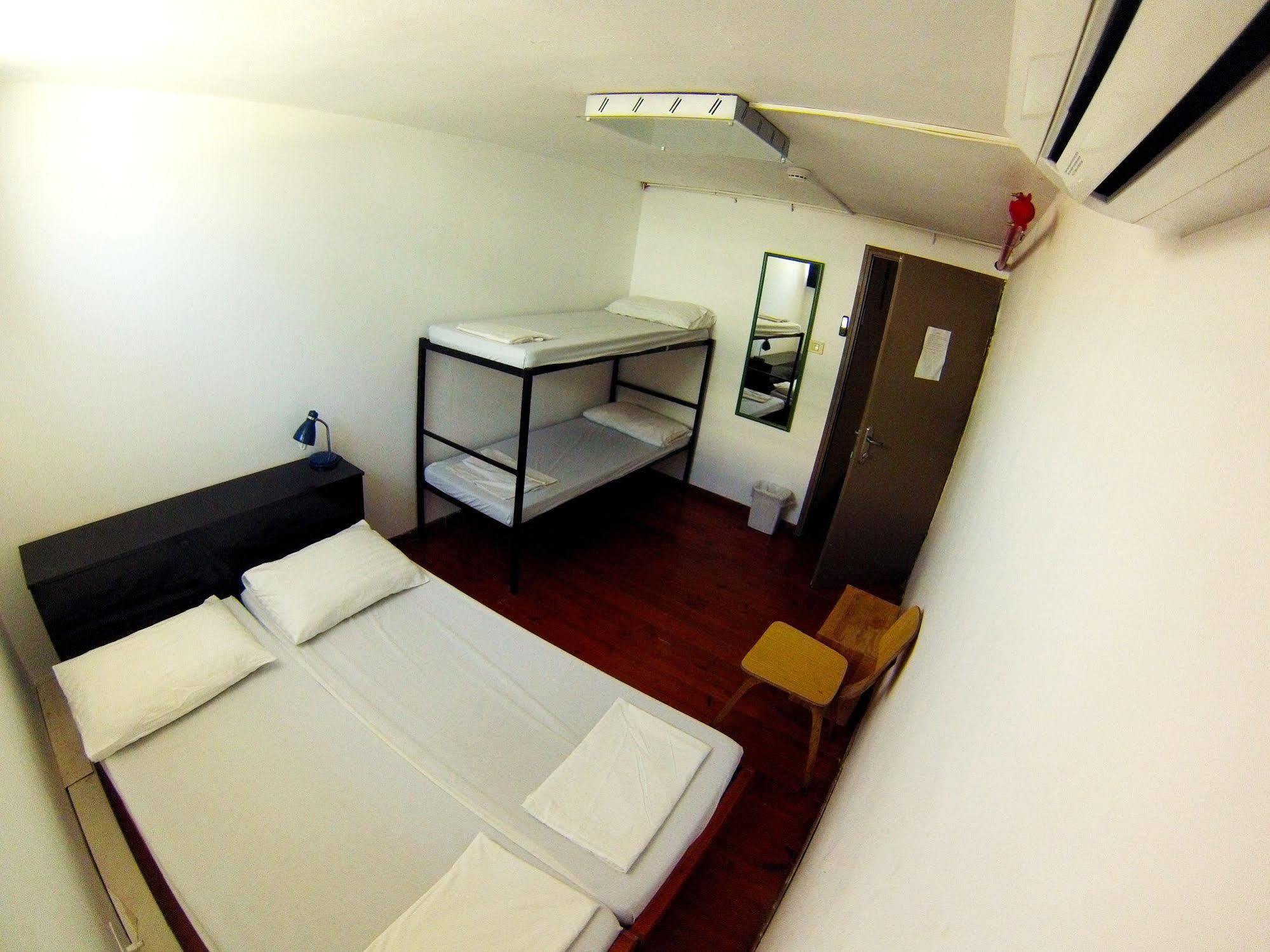 Overstay Tlv Backpackers (adults Only) Hostel Tel Aviv