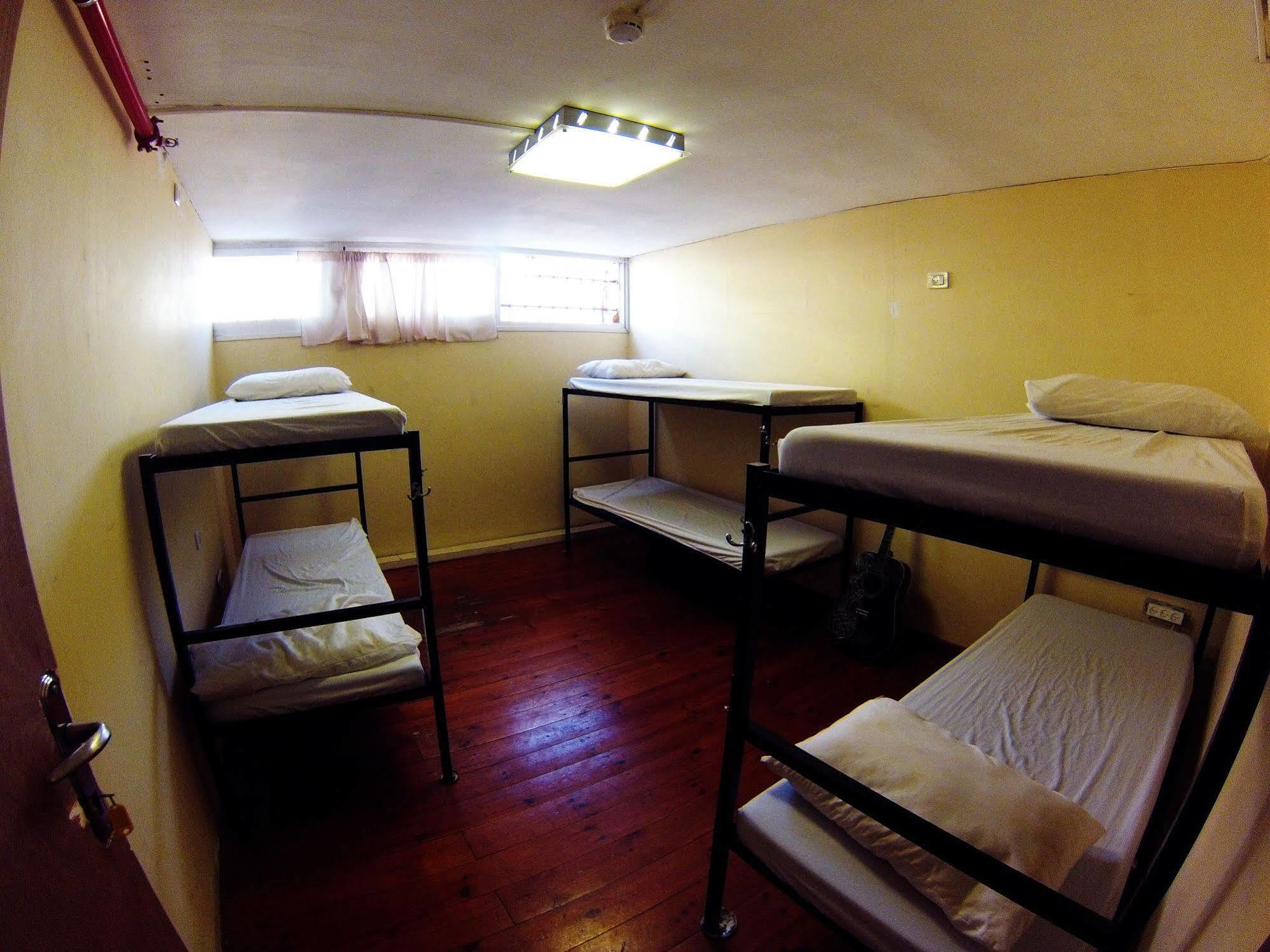 Overstay Tlv Backpackers (adults Only) Hostel